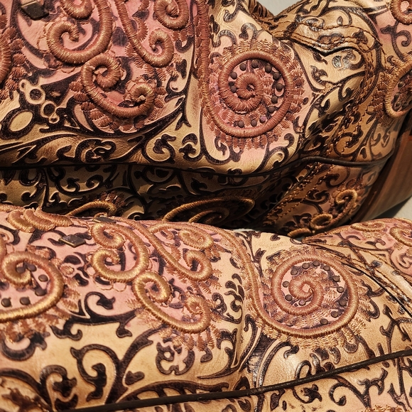 Intricate Embroidered Cowboy Boots Chameleon - Picture 8 of 13